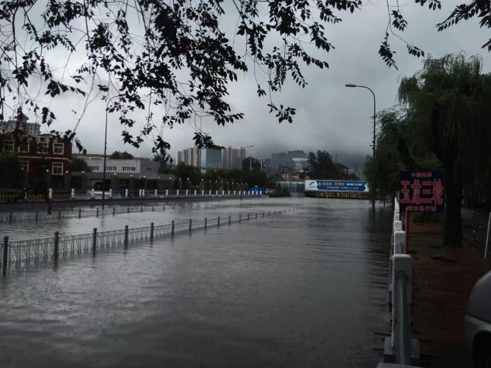我們需要錦上添花，更需要“雪中送炭”